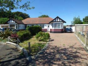 2 bedroom Bungalow f...